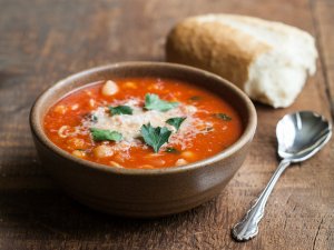 Tomato Soup with Chickpeas and Pasta